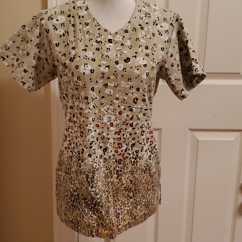 SMALL SCRUB TOP